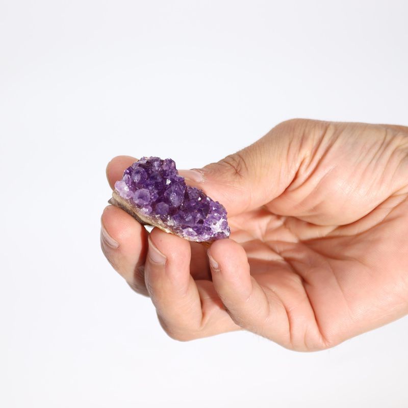 Kleiner natürlicher Amethystcluster hoher Qualität (ca. 3–8 cm)