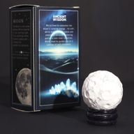 Weißer Howlith-Planet auf einem Sola-Goldfluss-Ständer – 40 mm (30 x 15 mm Ständer)