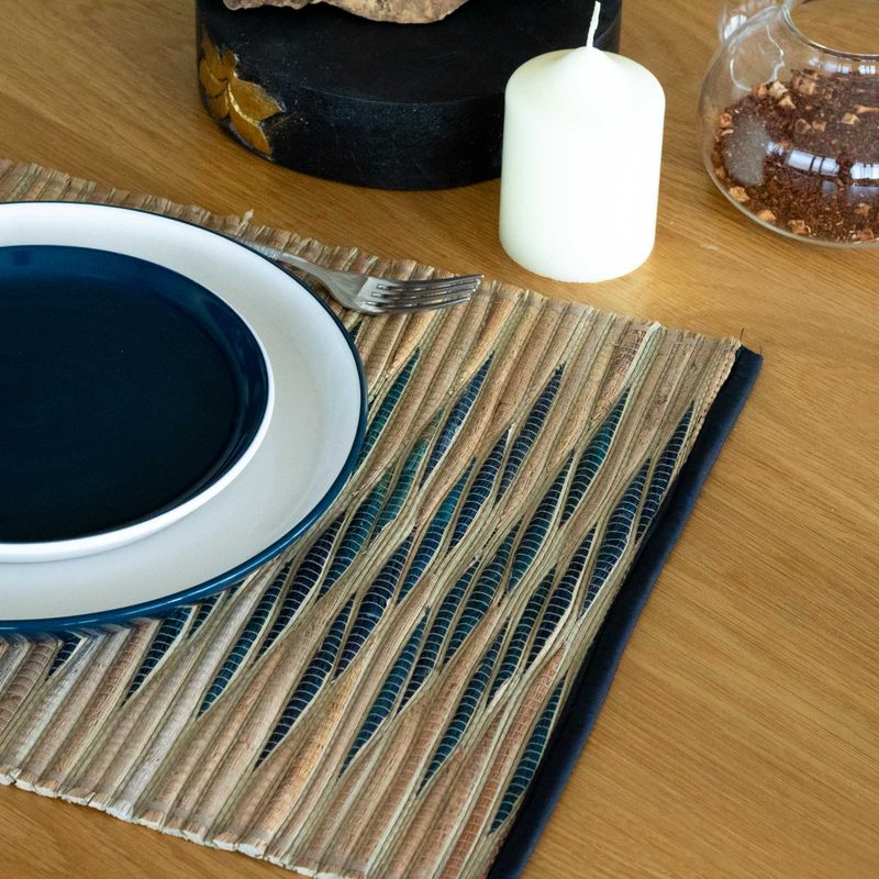 Natürliches Tischset aus Wasserhyazinthe - Blaue Wellen