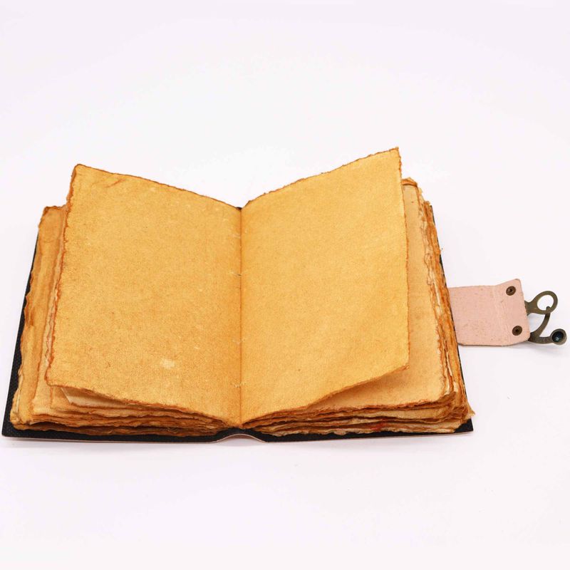 Leder-Notizbuch mit Büttenrand in sieben Chakra-Farben (12.5cmX17.5cm)