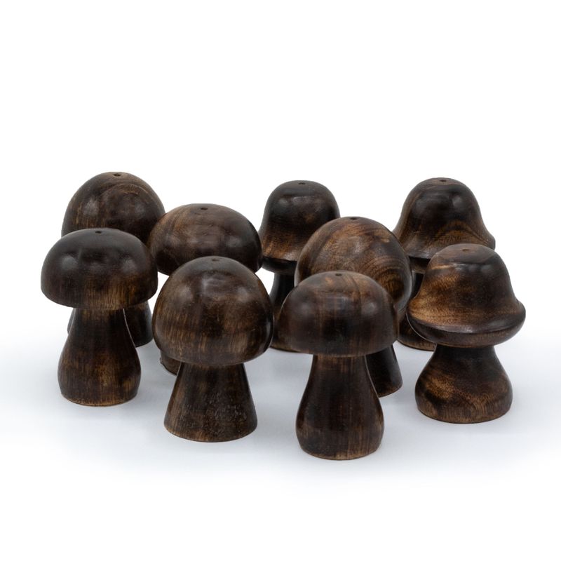 Set mit 9 Mini-Räucherpilzen (8 cm, 7 cm, 6,5 cm).