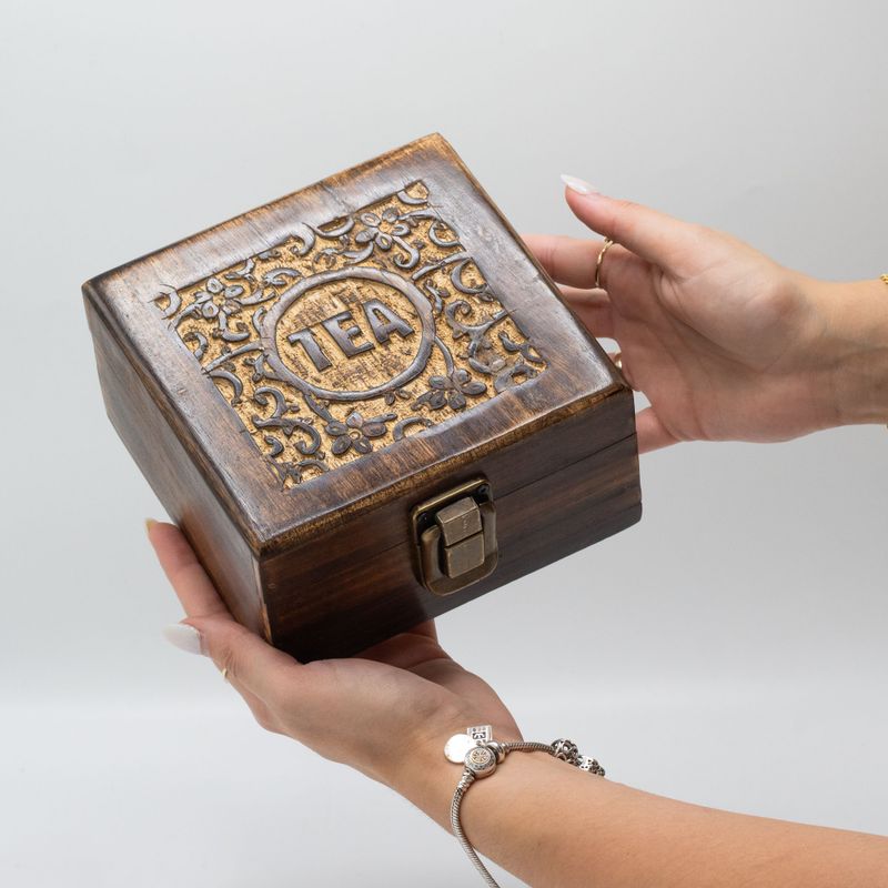 Teebox mit Mangoschnitzerei (4 Fächer) – 15 x 15 x 8 cm