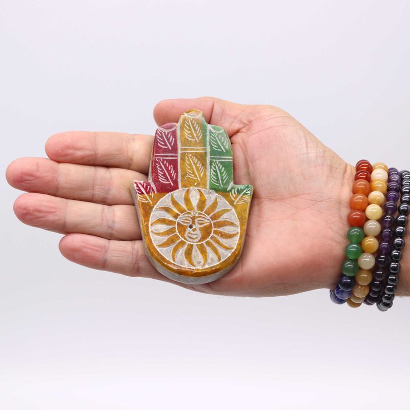 Räucherstäbchenhalter Hamsa aus Speckstein, 9 x 6 cm, Sonnengesicht