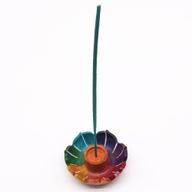 Kleiner Räucherstäbchenhalter aus Speckstein mit Lotusblüte, 7,5 x 2,5 cm – Chakra-Farben