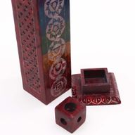 Quadratischer Räucherstäbchenhalter aus Speckstein, 25 cm – 7 Chakren