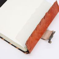 Hellbraunes Buch – Dekor „Böser Blick“ – 160 Seiten mit Büttenrand – 20 x 15 cm