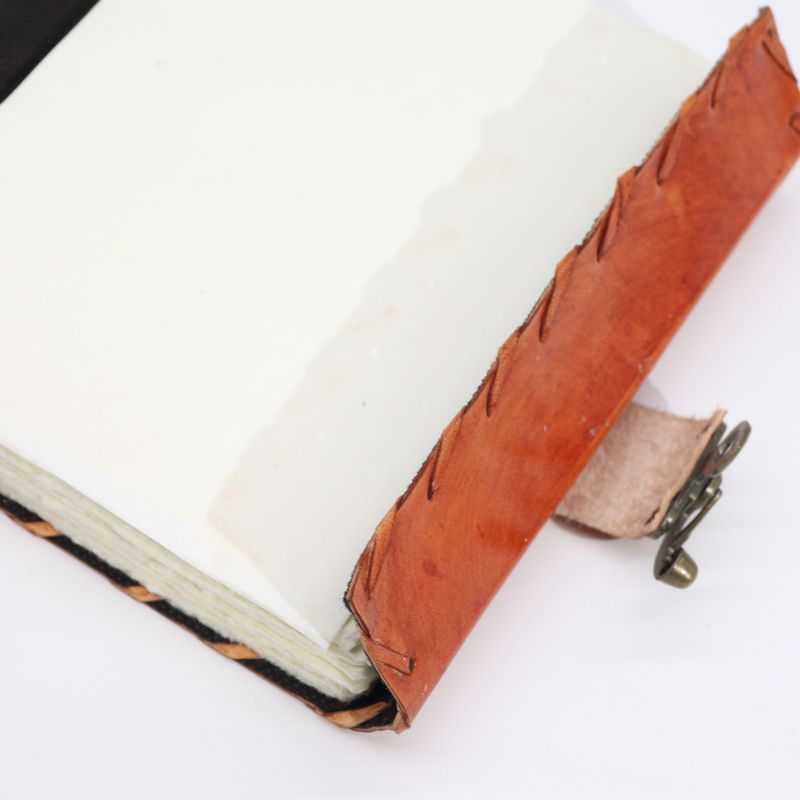 Hellbraunes Buch – Dekor „Böser Blick“ – 160 Seiten mit Büttenrand – 20 x 15 cm