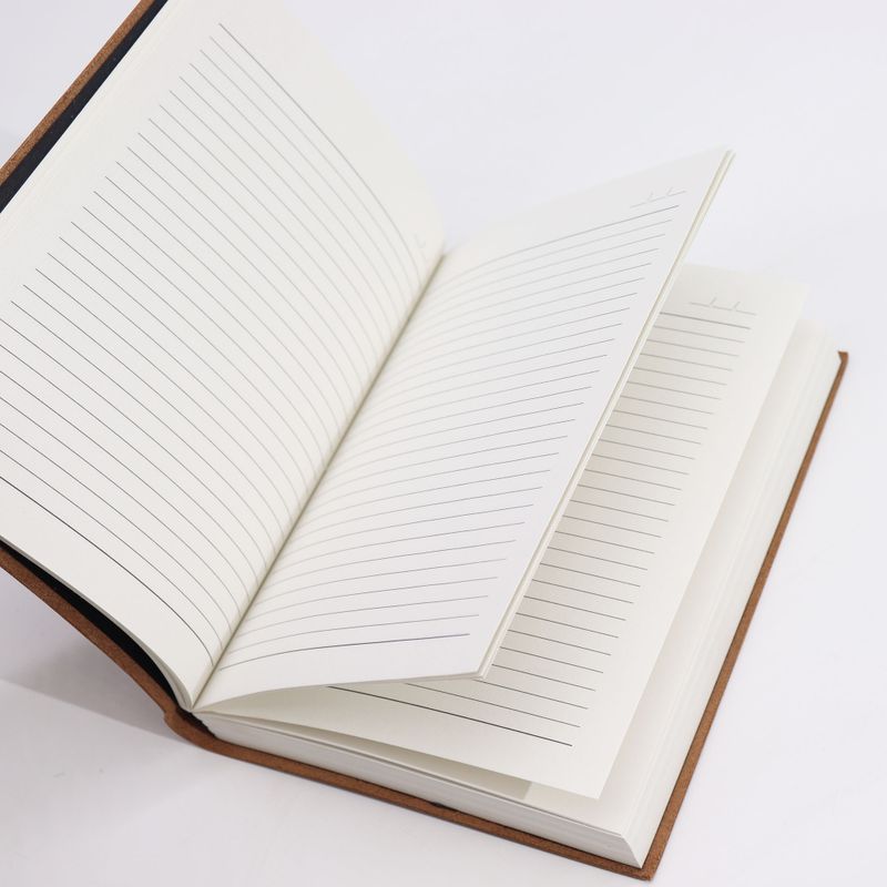 Schwarzes, hellbraunes Notizbuch für den Alltag – 100 linierte Seiten – 20 x 15 cm