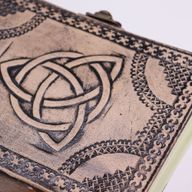 Circle Triquetra - Esoterisches Notizbuch - Antikgrau - 200 Seiten Stichkante - 17,5 x 12,5 x 3 cm