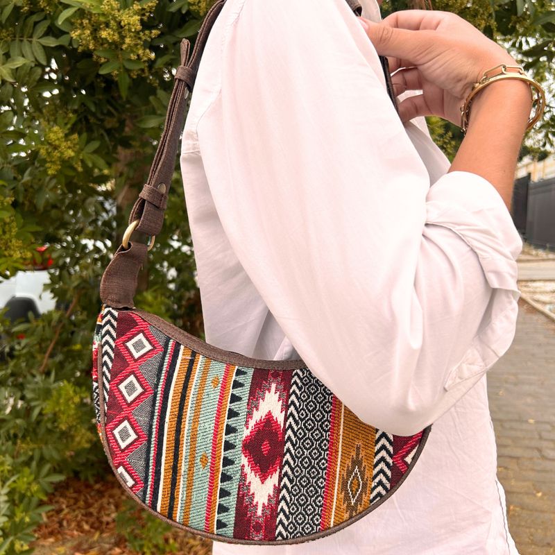 Jacquard-Hobo-Tasche – Rich Browns (brauner Riemen)