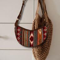 Jacquard-Hobo-Tasche – Rich Browns (brauner Riemen)