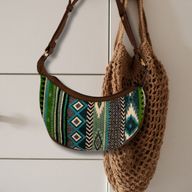 Jacquard-Hobo-Tasche – kräftiges Grün (brauner Riemen)
