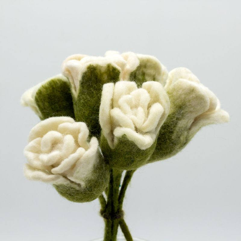 Filzblumen - Weiße Rosen