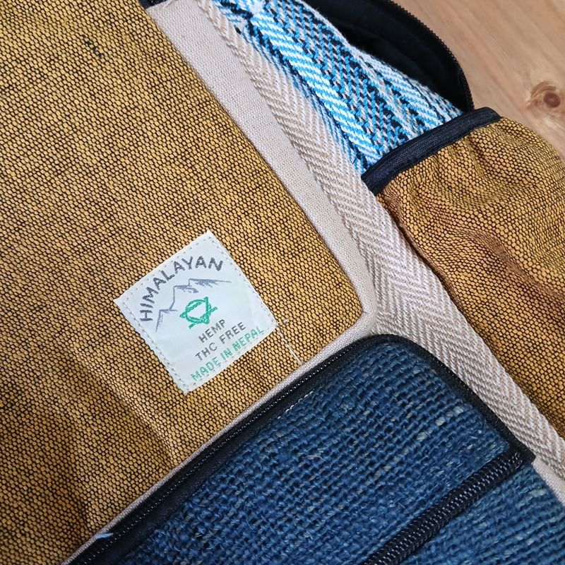 Großer kastenförmiger Rucksack aus Hanf – Blaugrün und Kurkuma