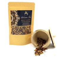 Bio-Chai-Aufguss mit heißer Schokolade