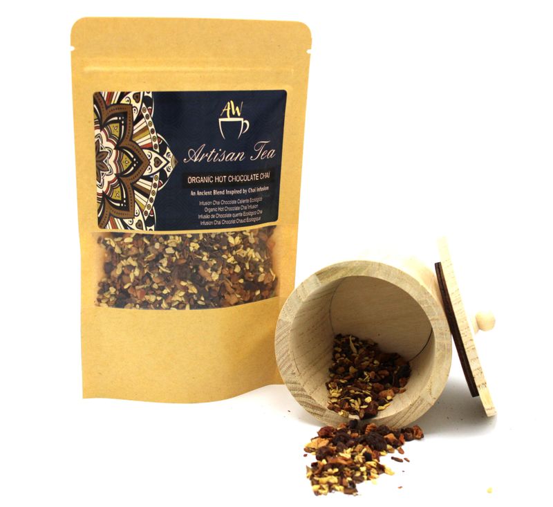Bio-Chai-Aufguss mit heißer Schokolade