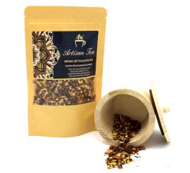 Bio-Chai-Aufguss mit heißer Schokolade