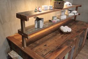 Anzeigetisch für Badebomben - recycled wood