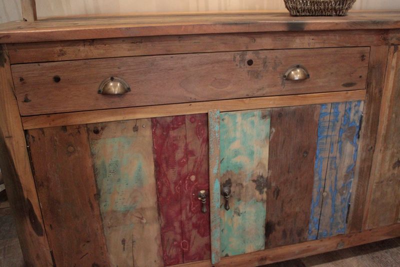 Anzeigetisch für Badebomben - recycled wood