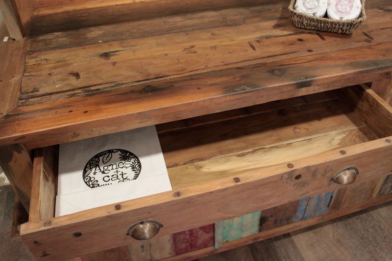 Anzeigetisch für Badebomben - recycled wood