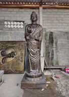 Große stehende Buddha-Statue in Antikgold, 3 m hoch