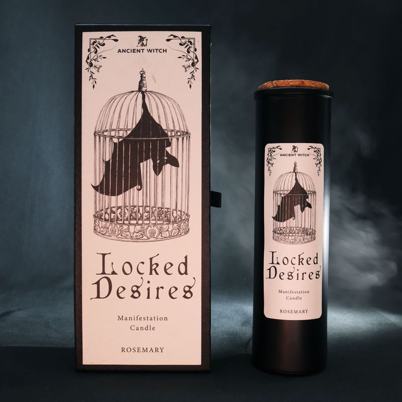 Locked Desires Ritualkerze, die mit ihrer bebilderten Verpackung ausgestellt ist.