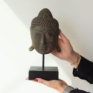 Großer Serenity Buddhakopf auf Ständer - Grau