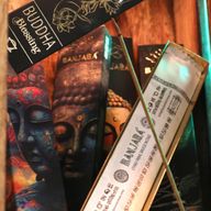 Banjara Buddha Räucherstäbchen-Geschenkset Starter – 12 Schachteln mit je 6 Räucherstäbchen