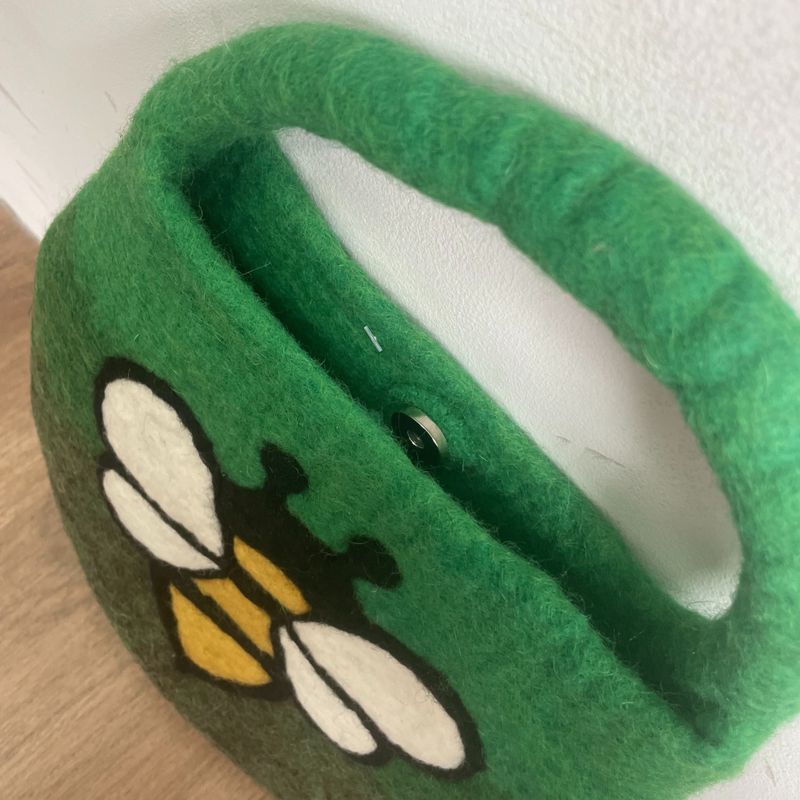 Wassergefilzte Bienentasche - Ein Griff mit Magnet - Gartengrün