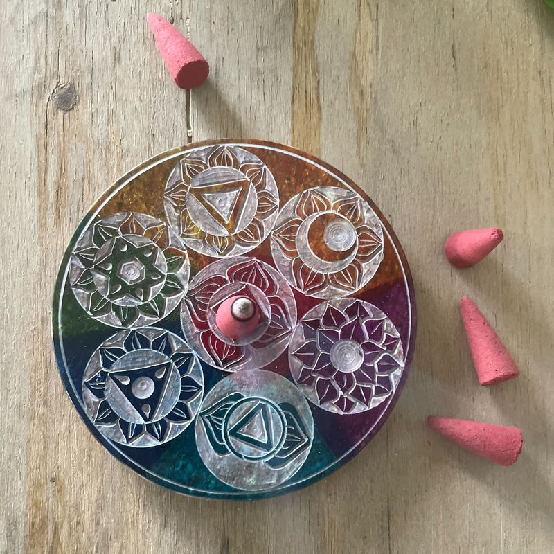 Räucherstäbchenhalter aus Speckstein, 10 cm, Sieben Chakra