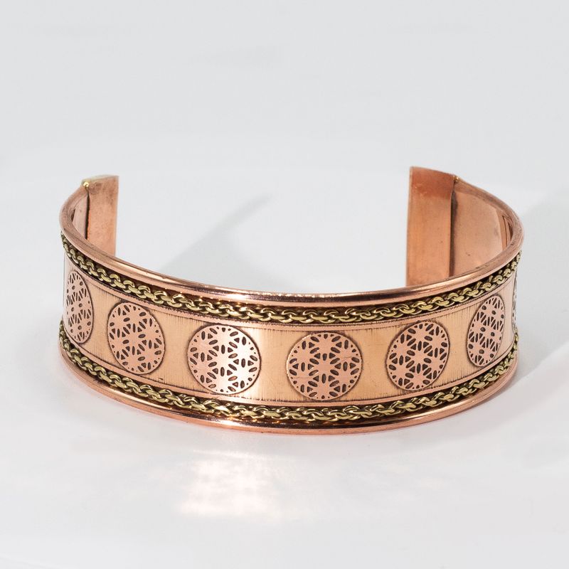 Kupferne breite Armbänder mit Messingdekor (sortiert)