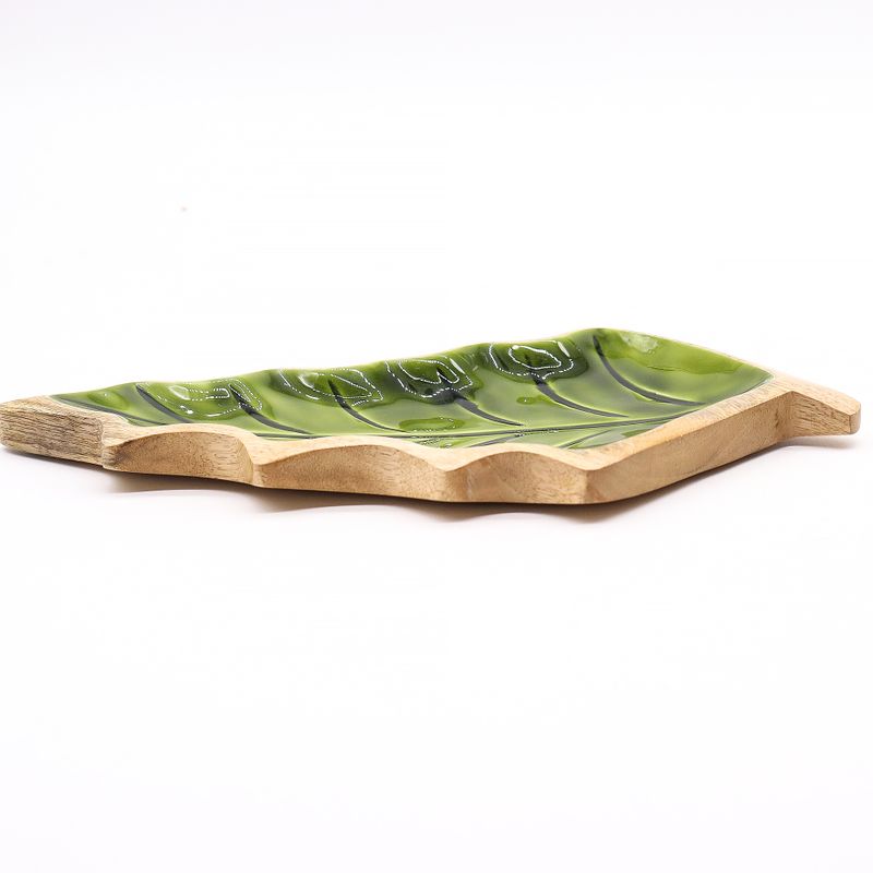 Lost in the Forest – Emaillierte Holzschale mit Blättern – 33 x 17 cm