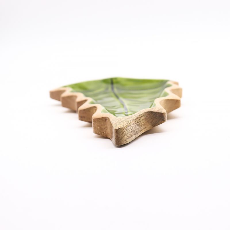 Lost in the Forest – Emaillierte Holzschale mit Blättern – 33 x 17 cm