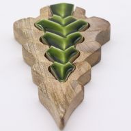 Lost in the Forrest – Kleine Holzdekoration „Baum im Baum“ – 15 x 10 cm