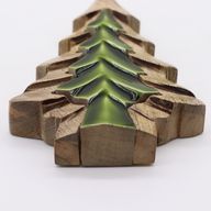 Lost in the Forrest – Kleine Holzdekoration „Baum im Baum“ – 15 x 10 cm