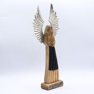 Großer Schutzengel aus Mangoholz, Metallflügel und Emaille-Details – 40 cm