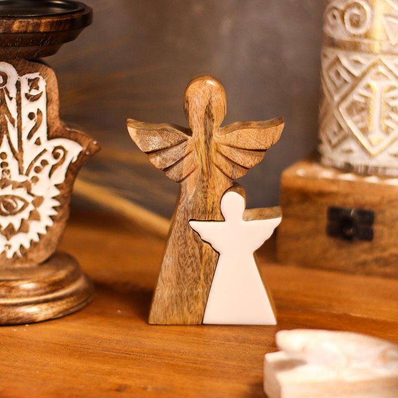 Mangoholz-Engel in Engelform – Weiße Emaille – 15 cm