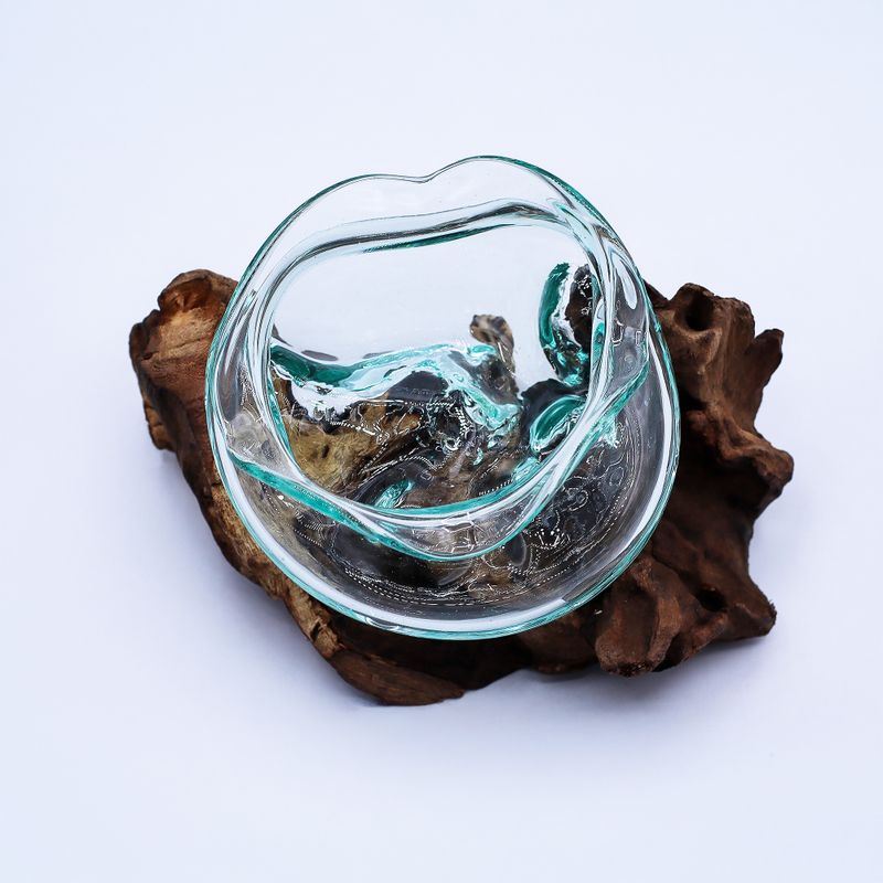 Gewellte Schale aus geschmolzenem Glas auf Holz, 18 cm