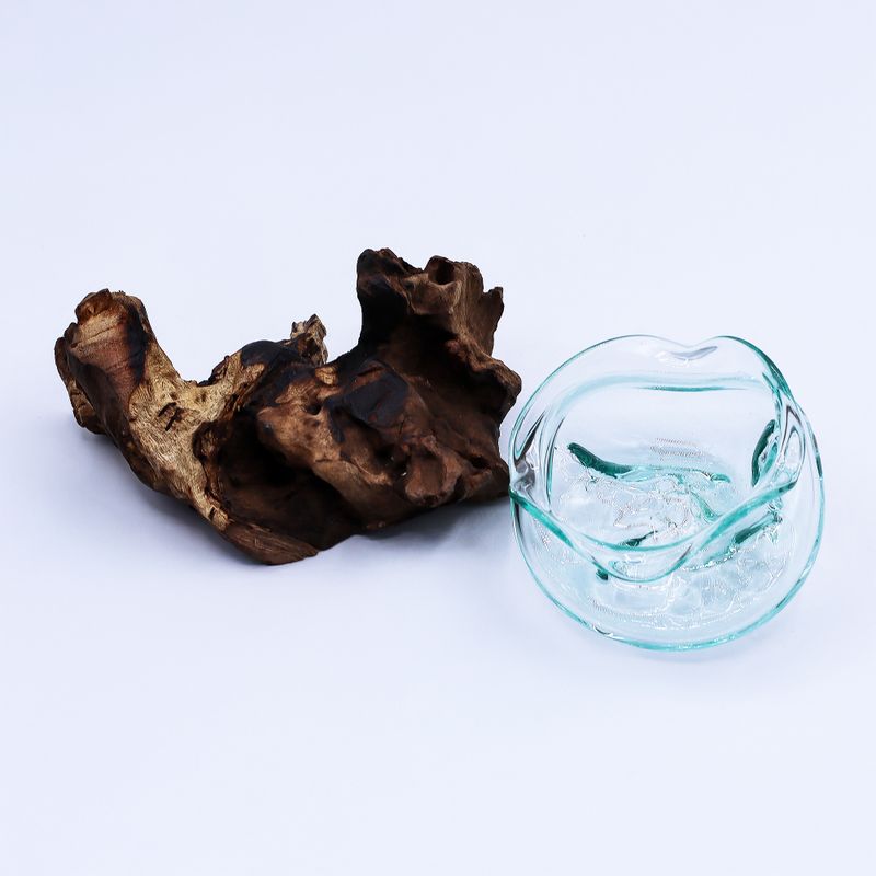Gewellte Schale aus geschmolzenem Glas auf Holz, 18 cm