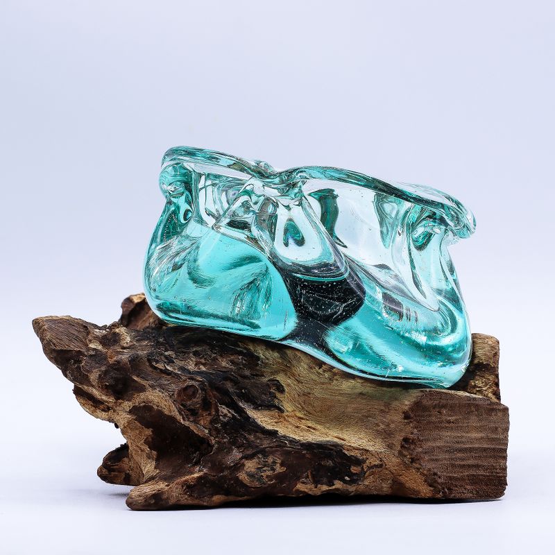 Massiver Aschenbecher/Kerzenhalter aus geschmolzenem Glas auf Holz, 23 cm