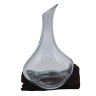 Mini-Karaffe aus geschmolzenem Glas auf Holz, 20 cm