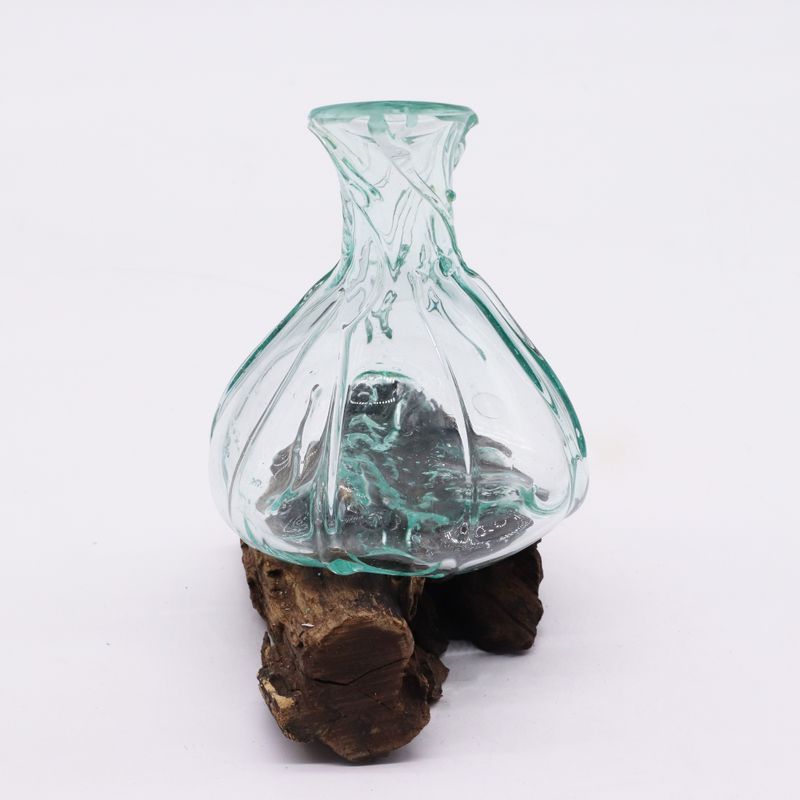 Fancy Mini-Karaffe aus geschmolzenem Glas auf Holz