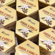 Packung mit 10 Masala Backflow-Räucherstäbchen – Sandelholz und Vanille