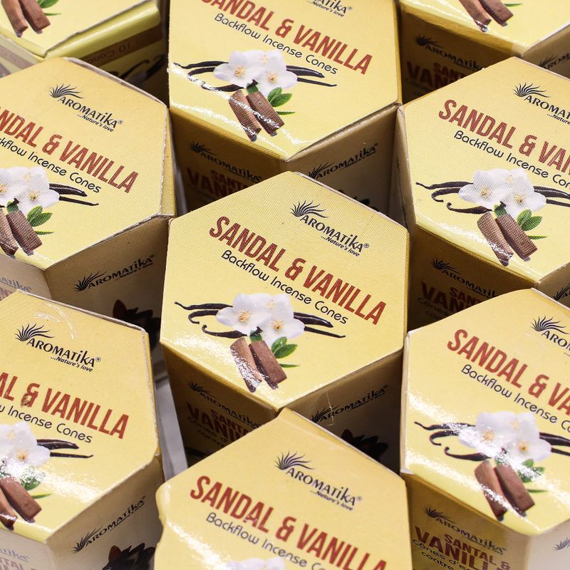 Packung mit 10 Masala Backflow-Räucherstäbchen – Sandelholz und Vanille