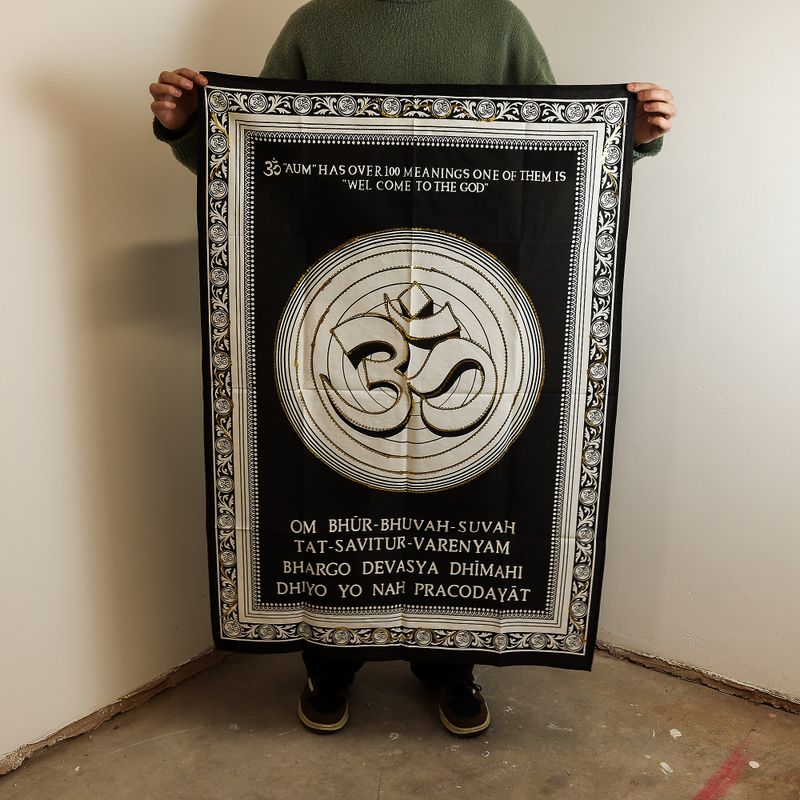 Wandbild aus Baumwolle (70 x 110 cm) – Om – Willkommen bei Gott