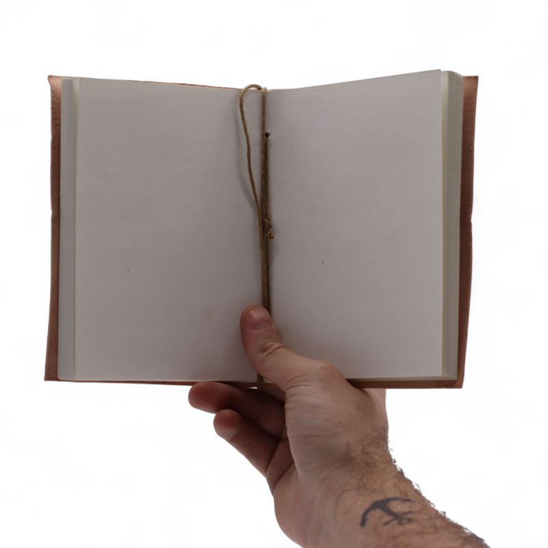 Verschiedene esoterische Ledernotizbücher (6x4,5") - Vitrine