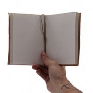 Verschiedene esoterische Ledernotizbücher (6x4,5") - Vitrine