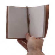 Verschiedene mittelgroße esoterische Ledernotizbücher (5 x 3,5 Zoll) – Vitrine