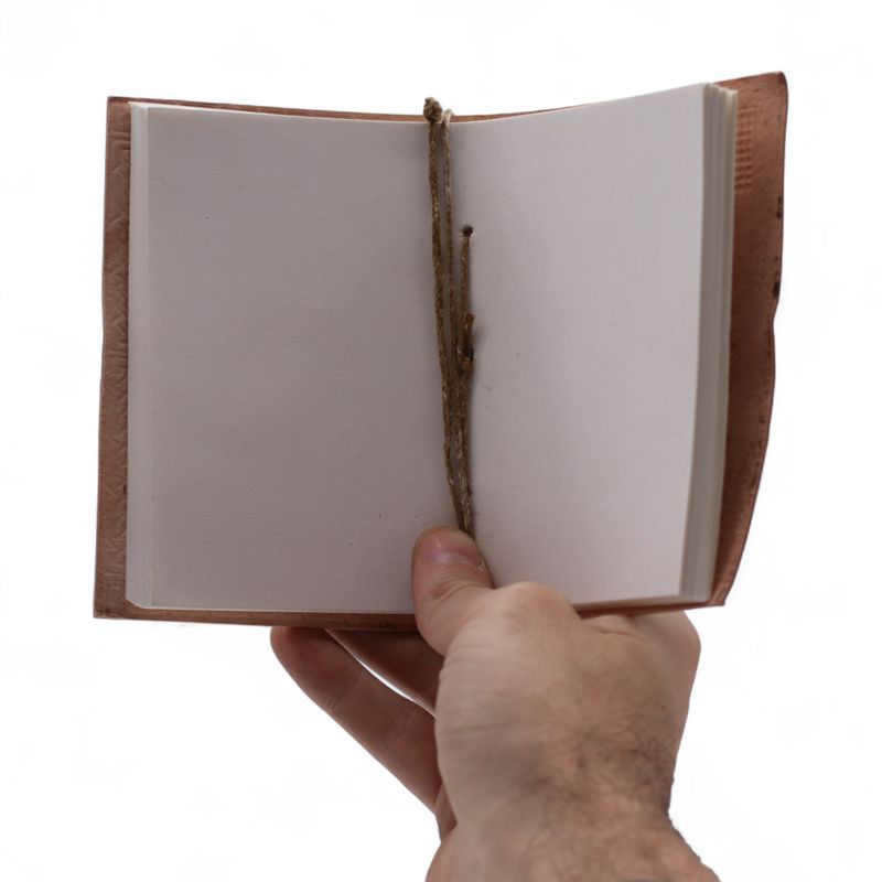 Verschiedene mittelgroße esoterische Ledernotizbücher (5 x 3,5 Zoll) – Vitrine