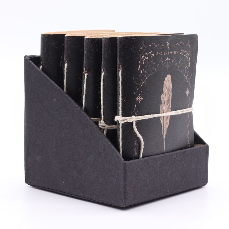 Verschiedene Hexenritual-Notizbücher – Leder (6 x 4,5 Zoll) – Vitrine (Sandra Design)